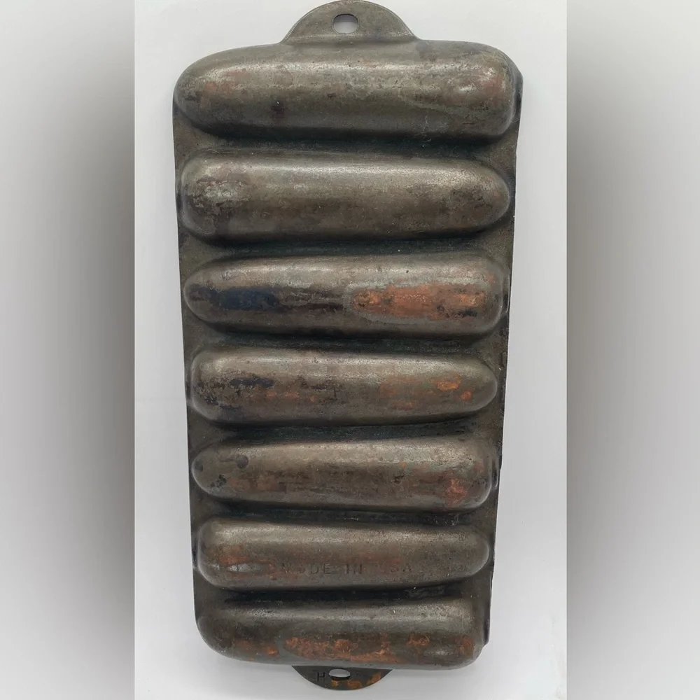 Cast Iron Cornstick Pan 7 Slot Cornbread Mold -Made in USA H Mark